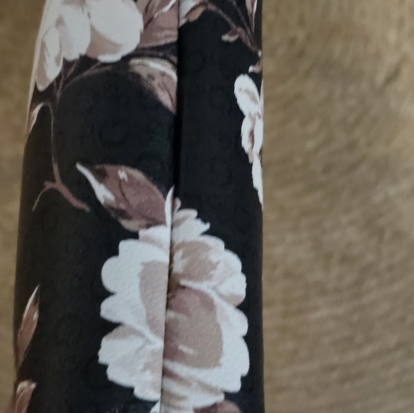 Brand New GUESS? Floral Printed strapless leather textured makeup bag - Picture 5 of 9